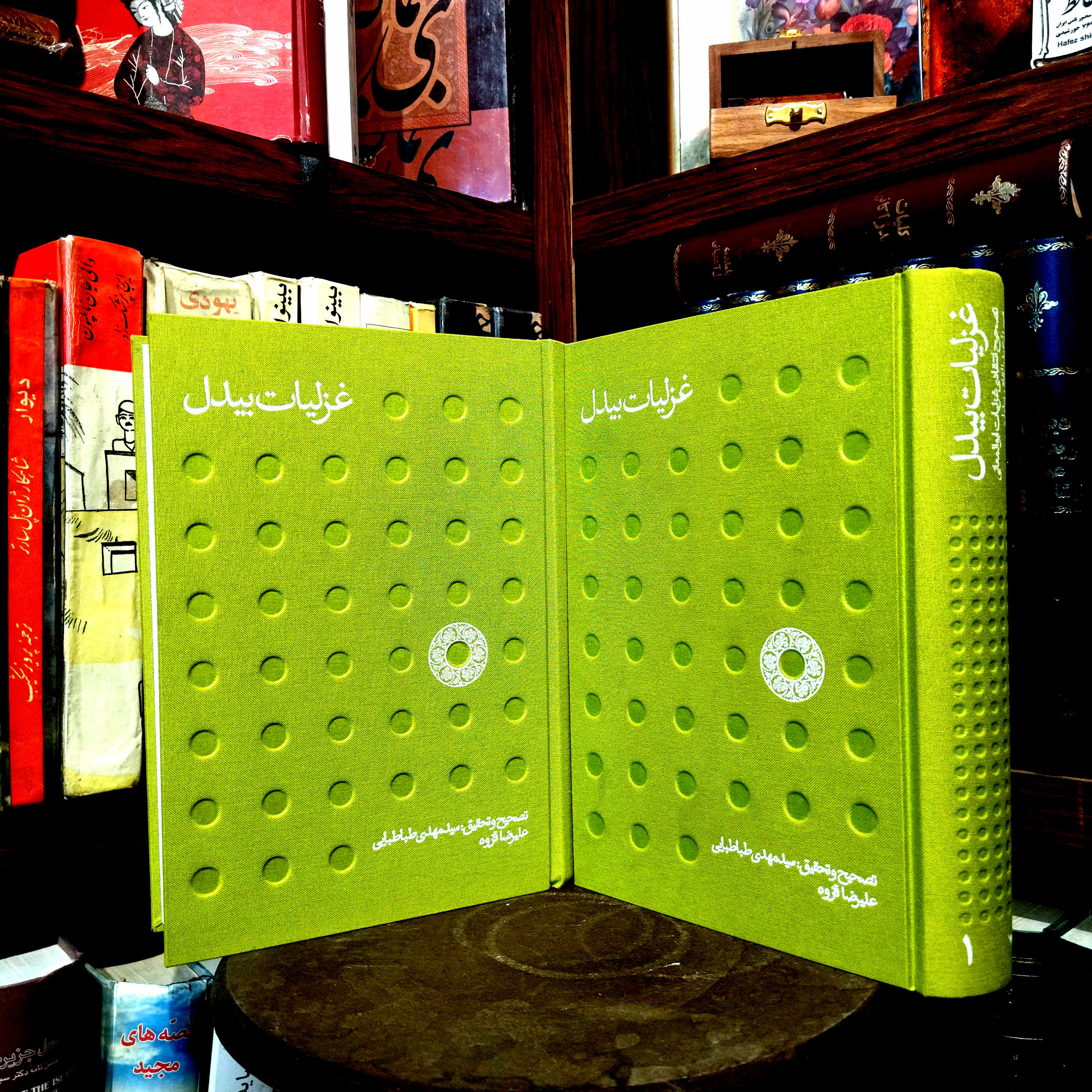 خرید و قیمت کتاب دست دوم کتاب دست دوم  غزليات بيدل انتشارات شهرستان ادب 2 جلدی